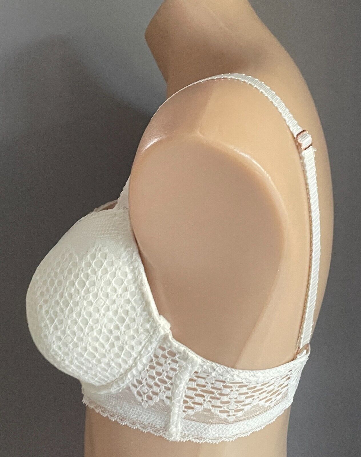 MIS/ Bra 10D White Cut Out Lace Moulded Cups Adjustable Straps Underwire 32D NEW