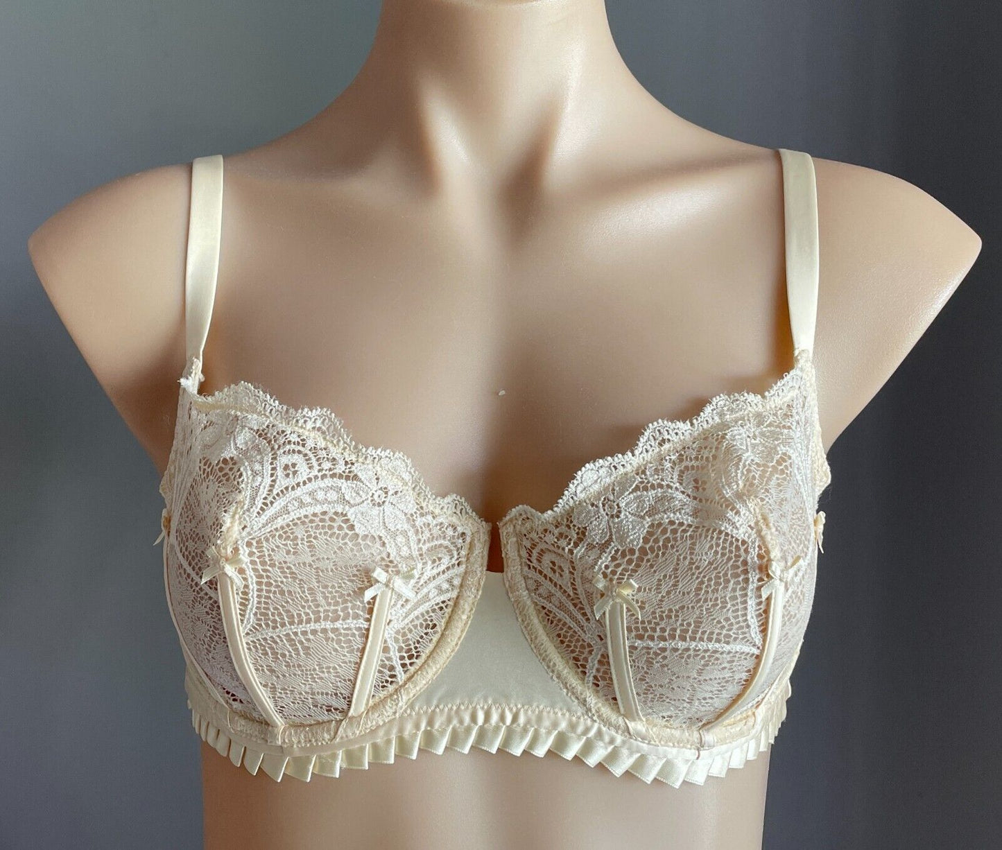 SIMONE PERELE "Adelaide"  Bra 10B Underwire Lace Bra Cream Demi Satin Frill 10 B