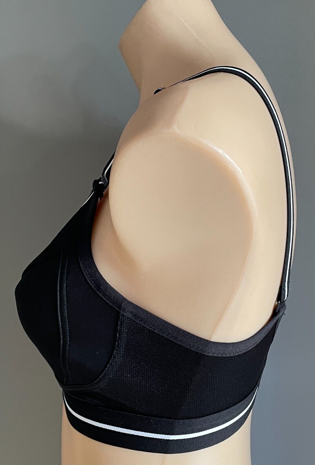 SIXTY4 Black and White Trim "Freedom" Wire Free Adjust Sports Bra Size 8 C 10