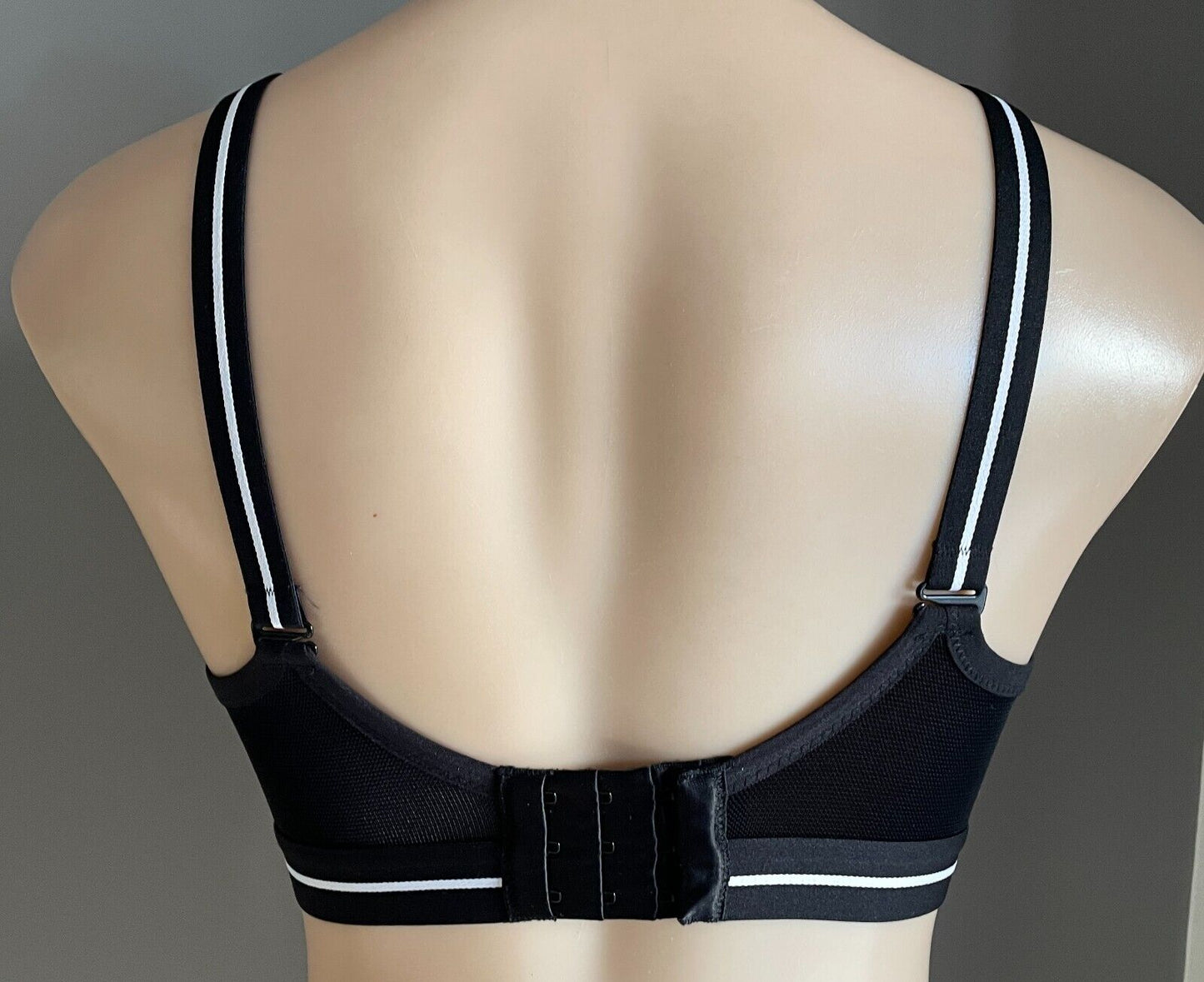 SIXTY4 Black and White Trim "Freedom" Wire Free Adjust Sports Bra Size 8 C 10