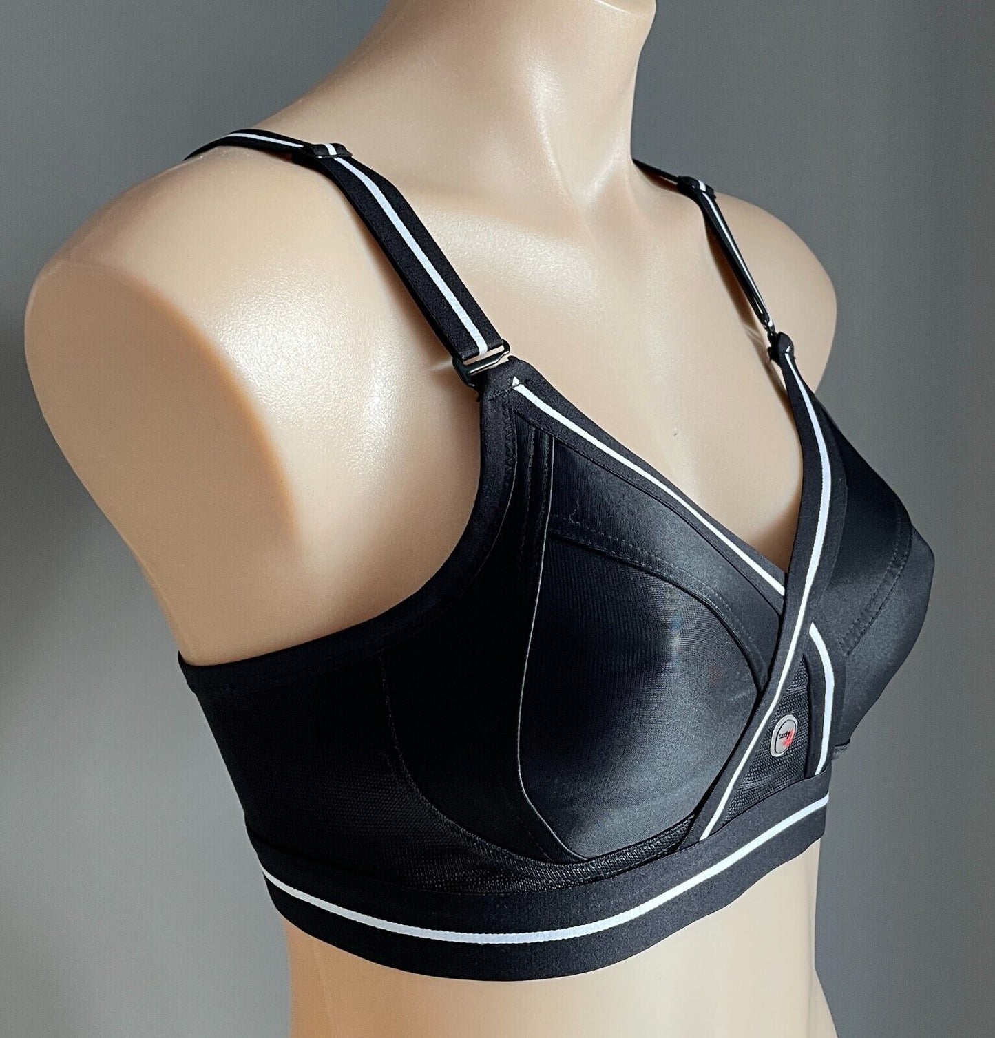 SIXTY4 Black and White Trim "Freedom" Wire Free Adjust Sports Bra Size 8 C 10