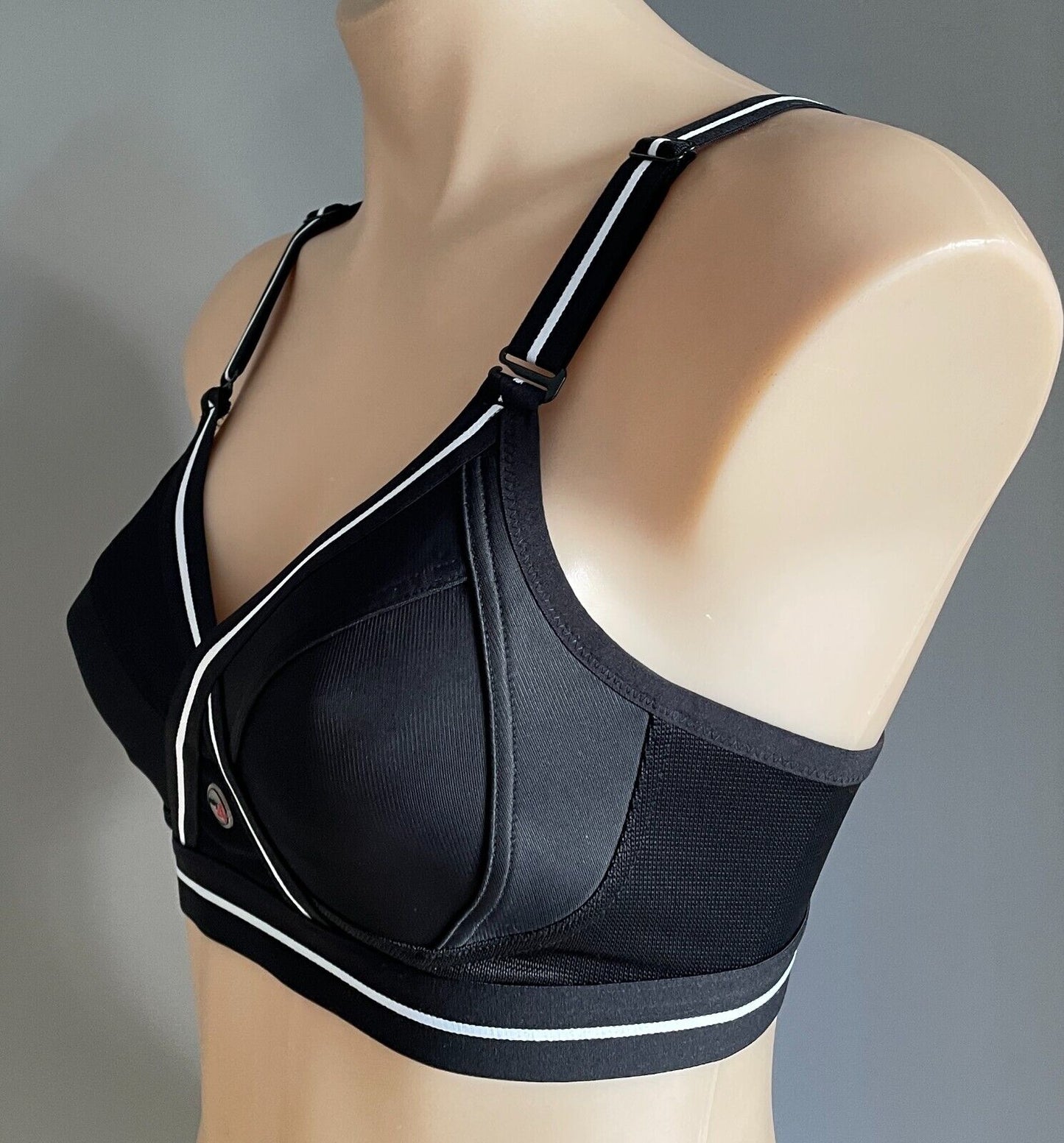 SIXTY4 Black and White Trim "Freedom" Wire Free Adjust Sports Bra Size 8 C 10