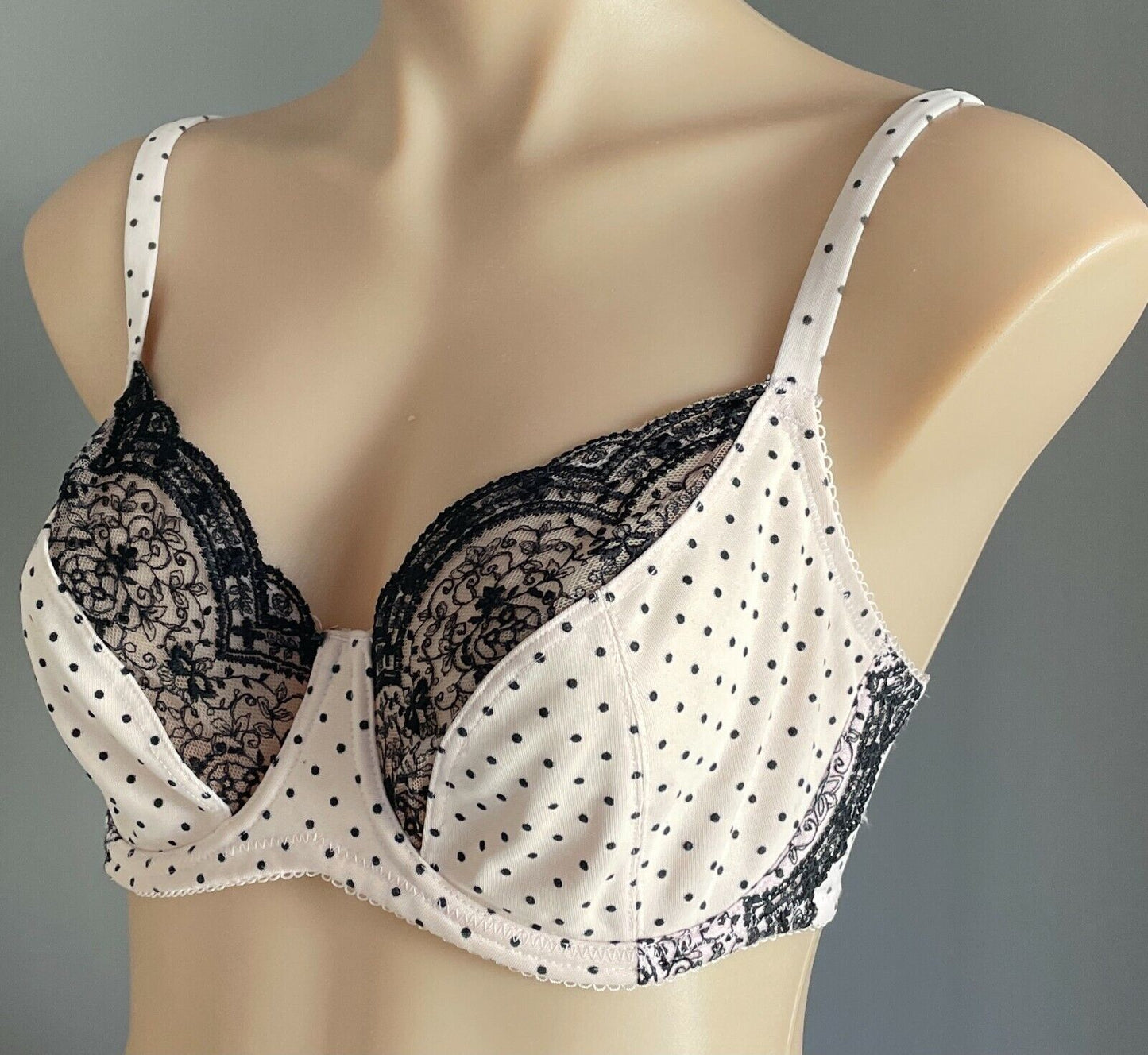 TRIUMPH Bra 10E Underwire Light Pink Black Polka Dot Black Lace Lingerie 10 E