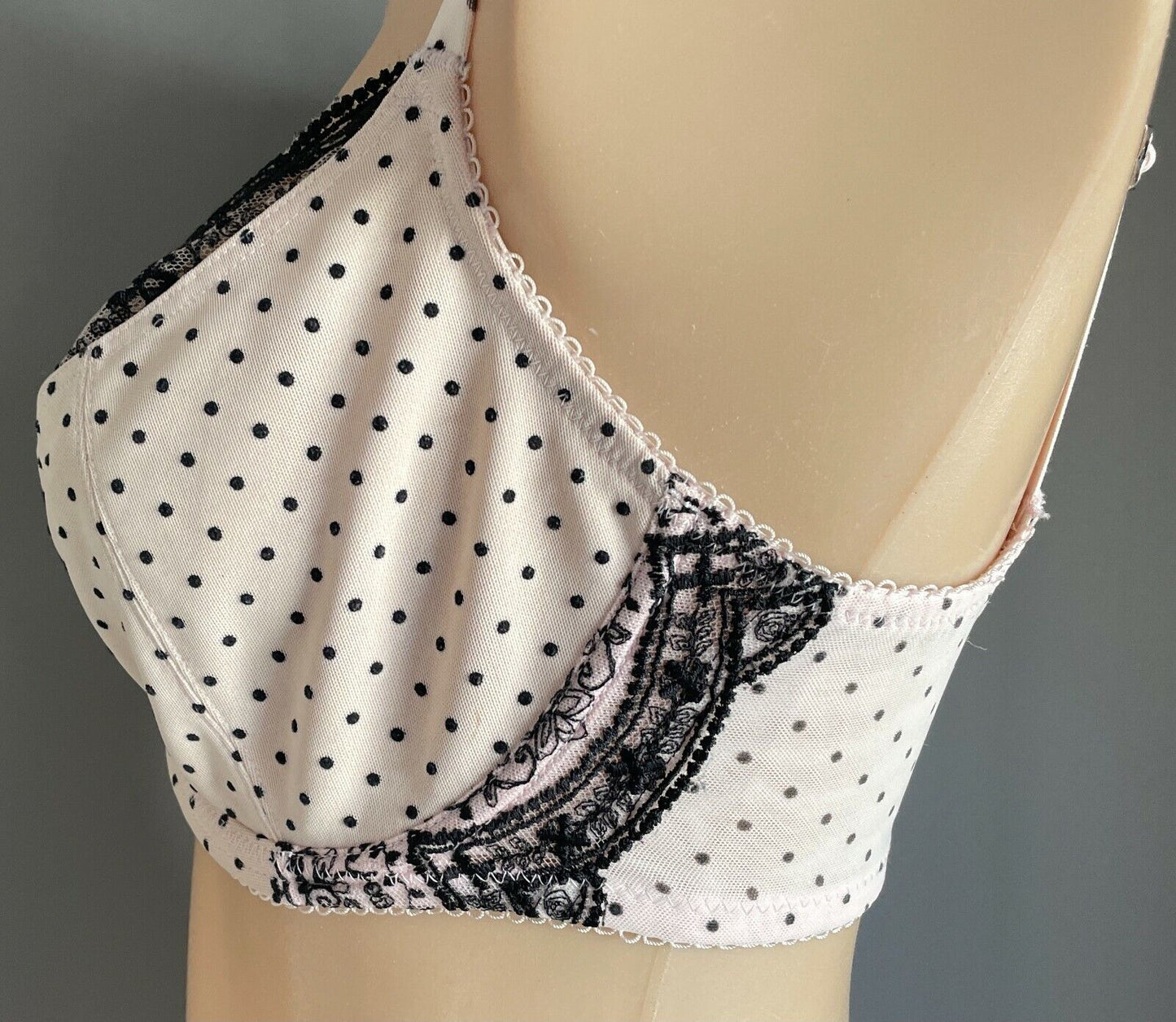TRIUMPH Bra 10E Underwire Light Pink Black Polka Dot Black Lace Lingerie 10 E
