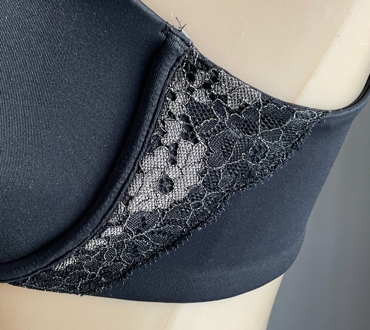 MAIDENFORM Bra 12DD Black Moulded Cup Lace Trim Adjust Strap Underwire 34 DD 12