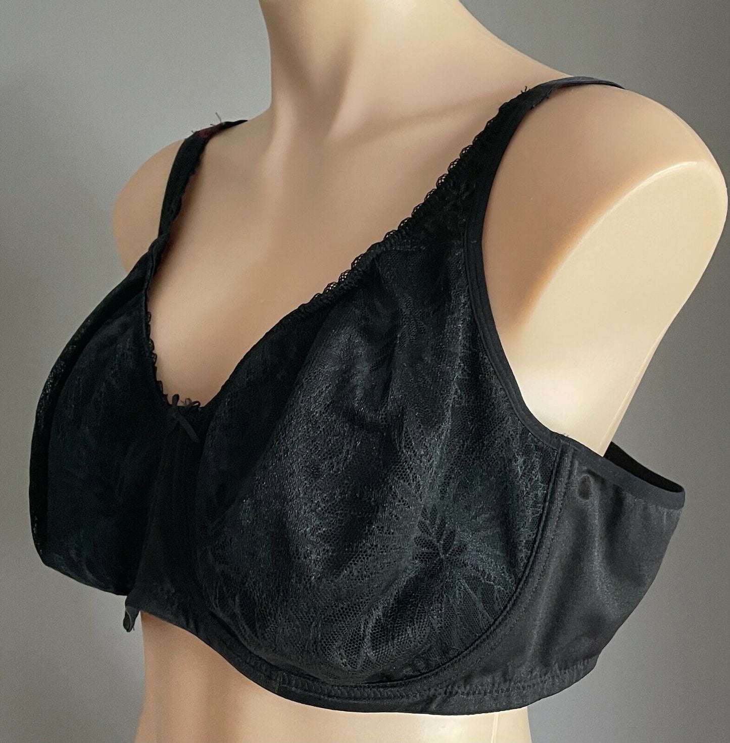 FORMFIT Triumph Bra 20DD Underwire Black Jacquard Print Delicate Minimiser 20 DD