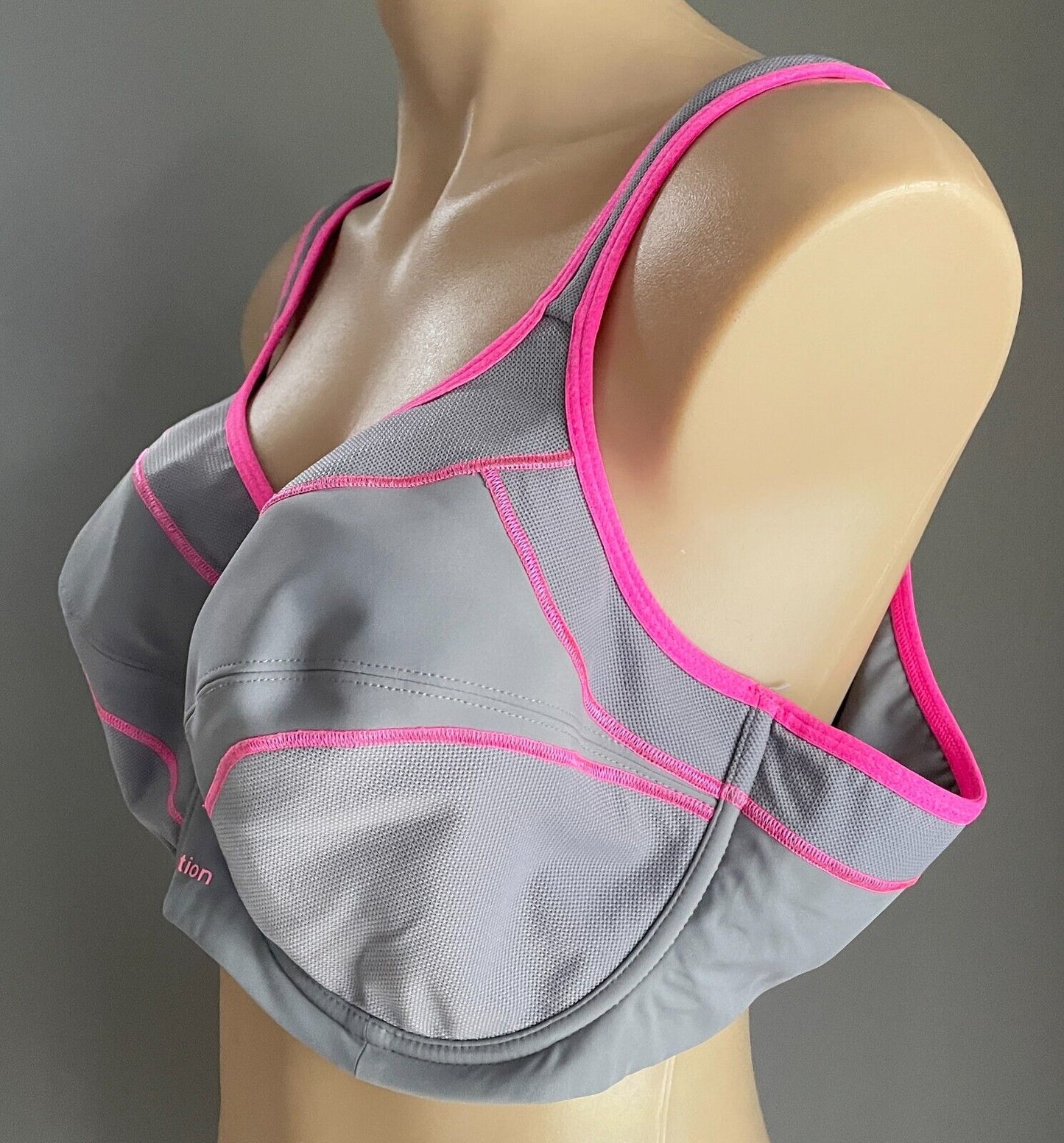 TRIUMPH Bra 22D  "Triaction" Sports Grey & Pink Trim Performance Underwire 22 D