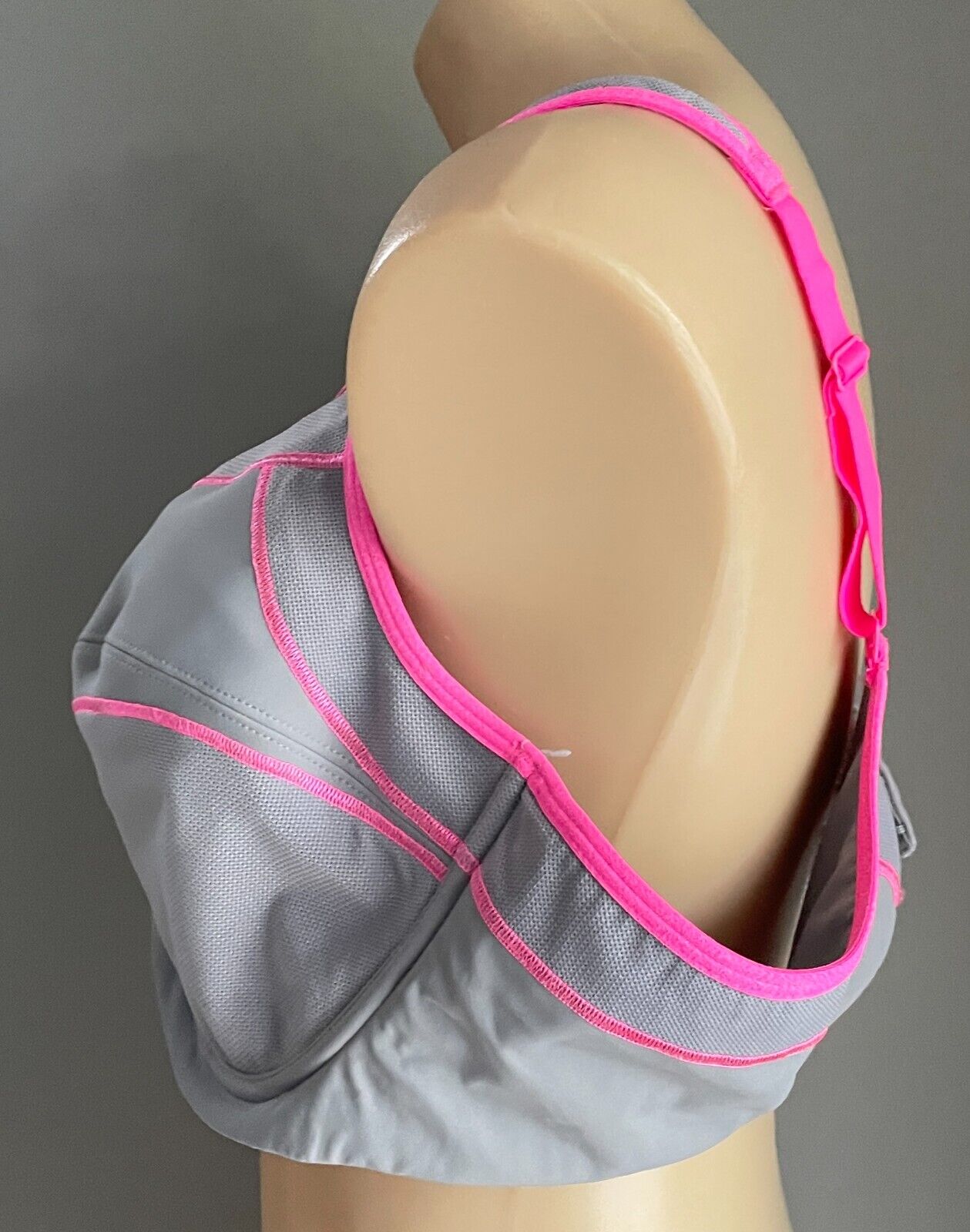 TRIUMPH Bra 22D  "Triaction" Sports Grey & Pink Trim Performance Underwire 22 D