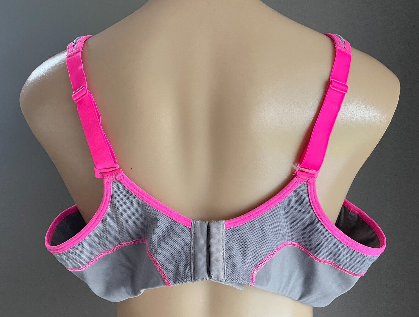 TRIUMPH Bra 22D  "Triaction" Sports Grey & Pink Trim Performance Underwire 22 D