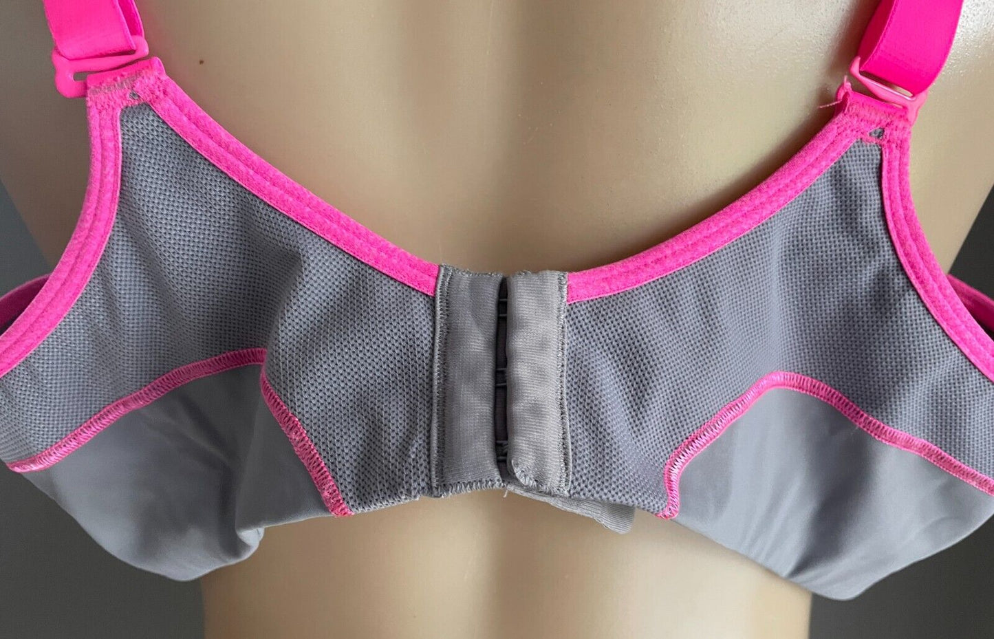 TRIUMPH Bra 22D  "Triaction" Sports Grey & Pink Trim Performance Underwire 22 D