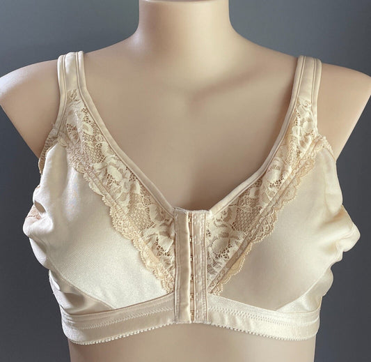 ESTABLISHED Bra 24D Beige Front Fastening Delicate Lace Wire Free 24 D Adjusting