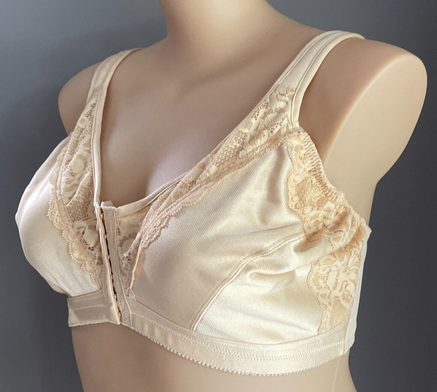 ESTABLISHED Bra 24D Beige Front Fastening Delicate Lace Wire Free 24 D Adjusting
