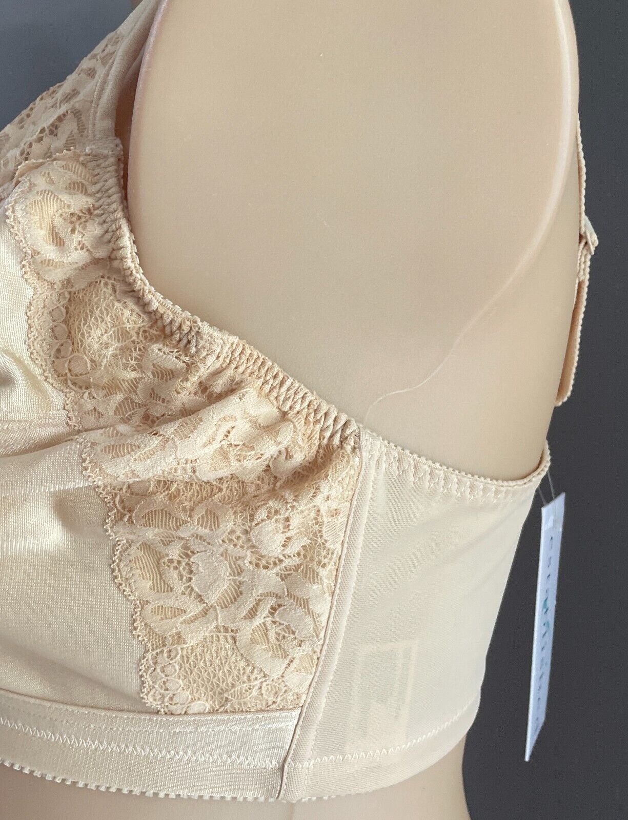 ESTABLISHED Bra 24D Beige Front Fastening Delicate Lace Wire Free 24 D Adjusting