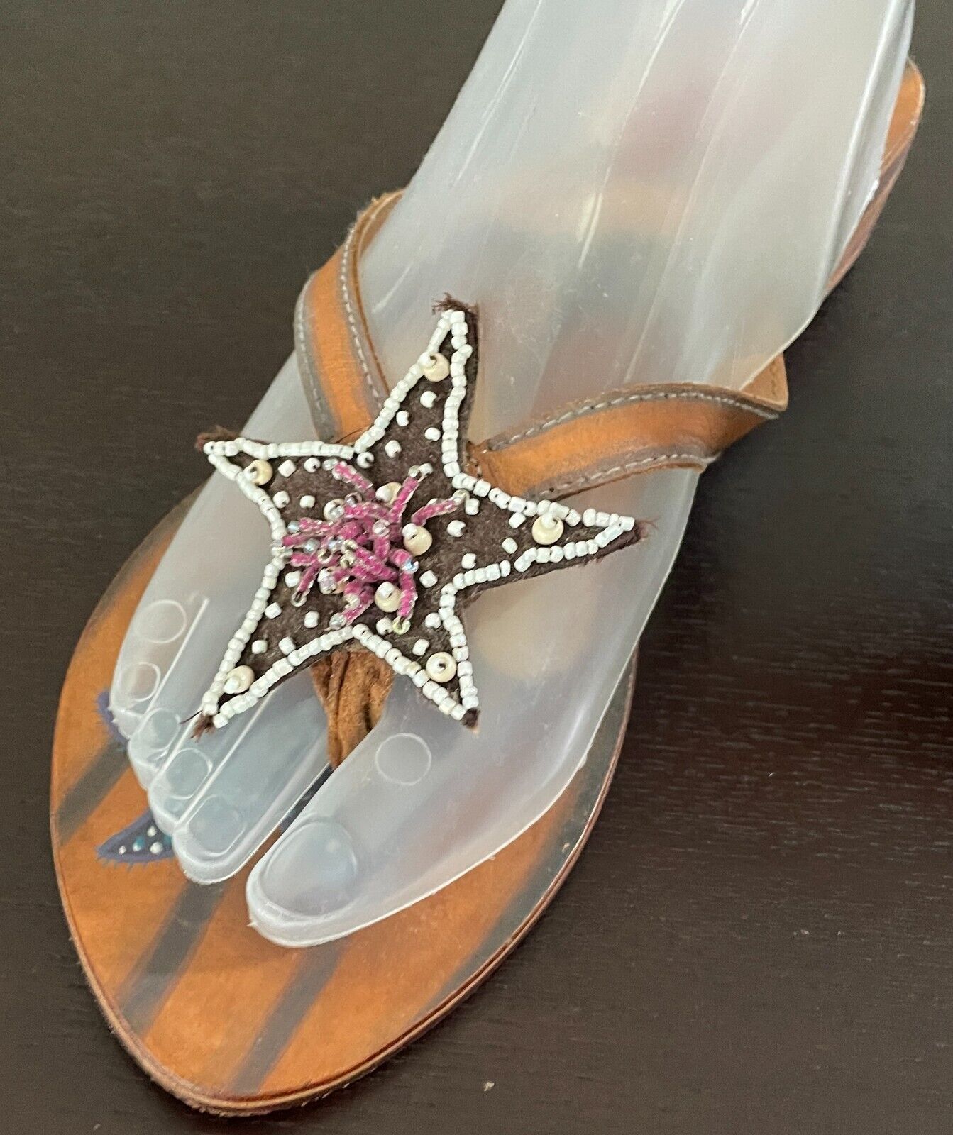 Tan Leather Slip On Sandals Small Heel w Bead Trim Star Motif Shoes Size 10