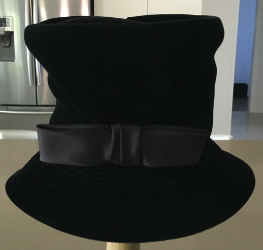 JULI KAY Hat Black Velvet Felt Hat Bow Front Ladies Size 56cm Vintage 1950s