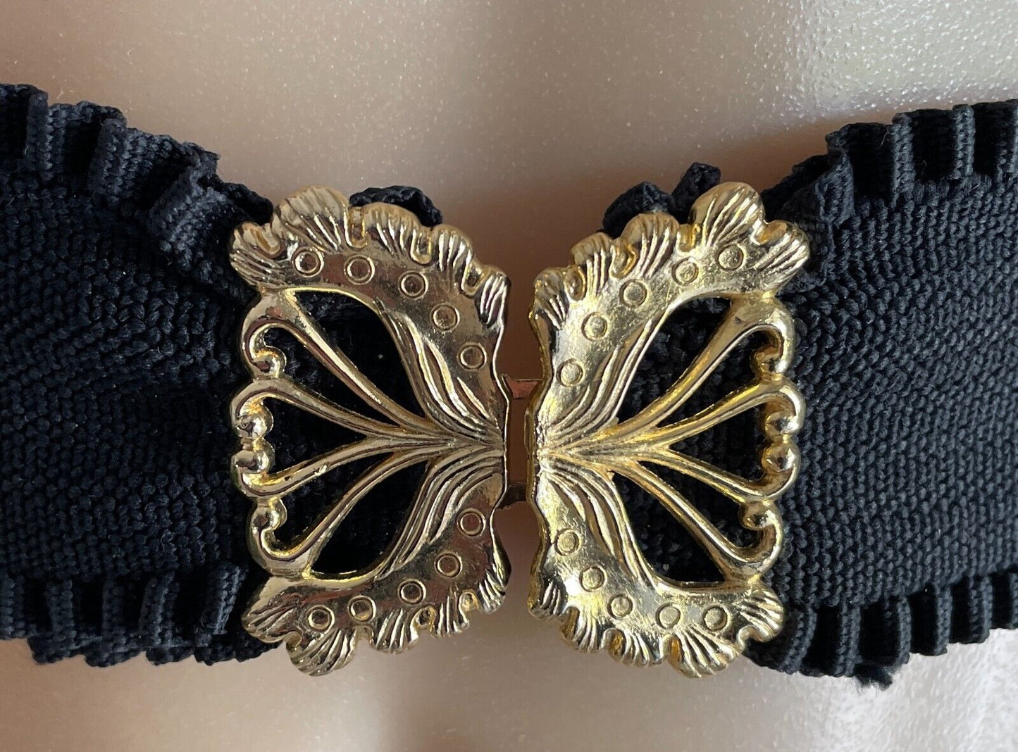 Ladies Belt Elastic Wide Black Ruffle Gold Interlocking Buckle Sz 12  14