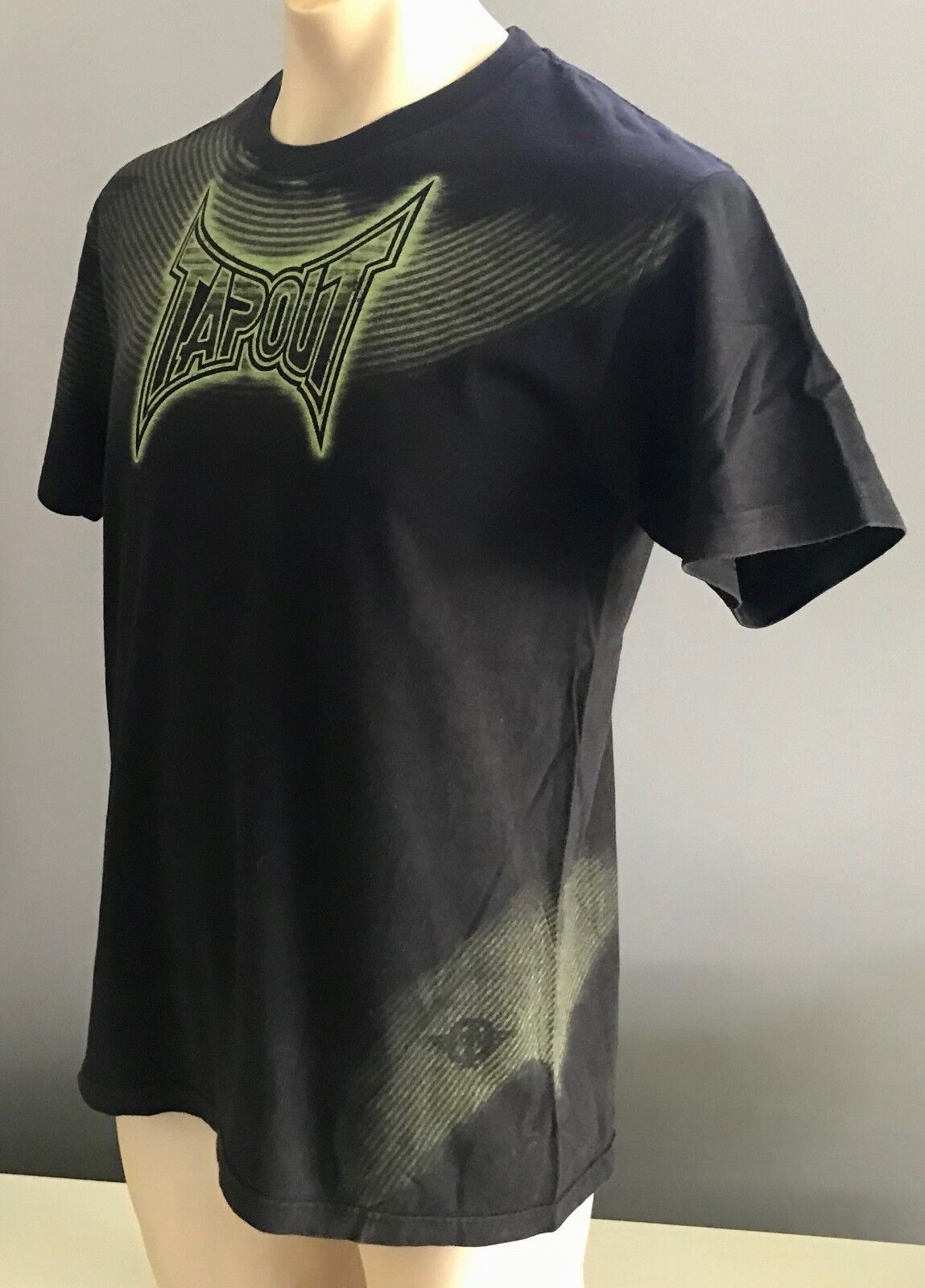 Mens T-Shirt TAPOUT Black Green Logo Graphics Tee Size M Crew Neck MMA Fans
