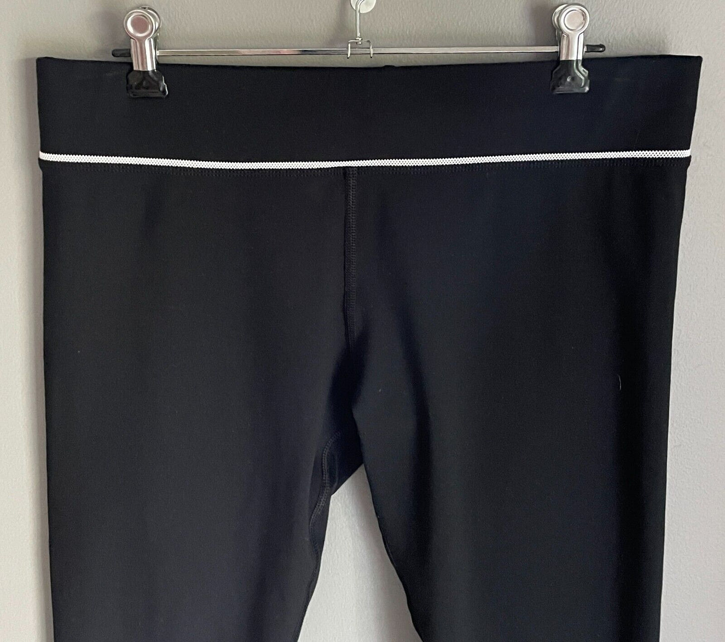 LORNA JANE Oh Yeah Leggings 7/8 Length Black & White Trim Size M Quick Dry