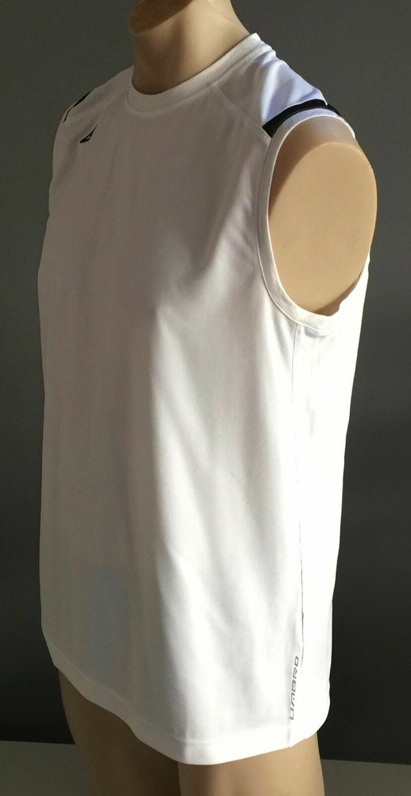 UMBRO Mens Tank Top White Sleeveless Training Running Size L Athleisure Gym Wear