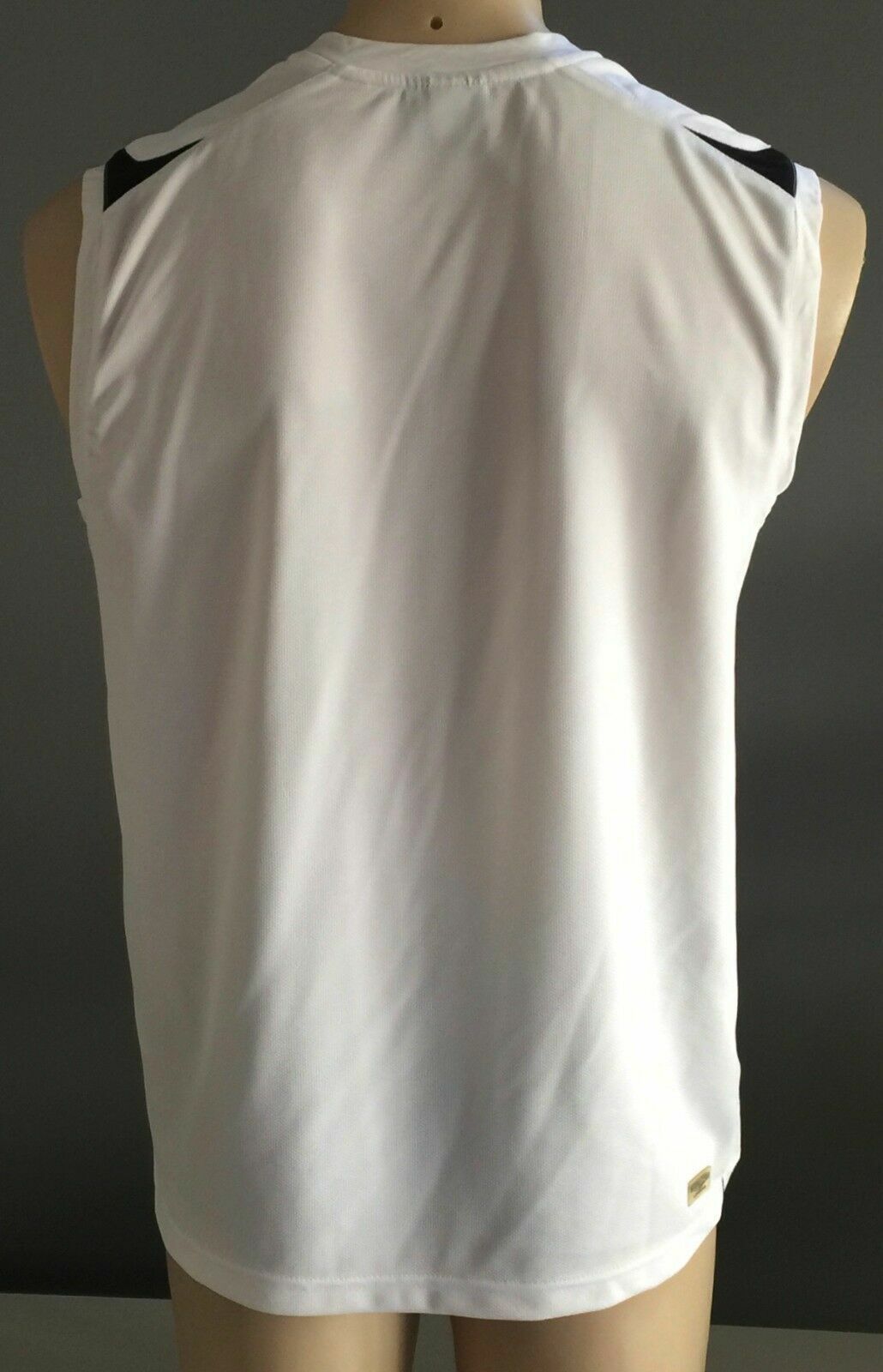 UMBRO Mens Tank Top White Sleeveless Training Running Size L Athleisure Gym Wear