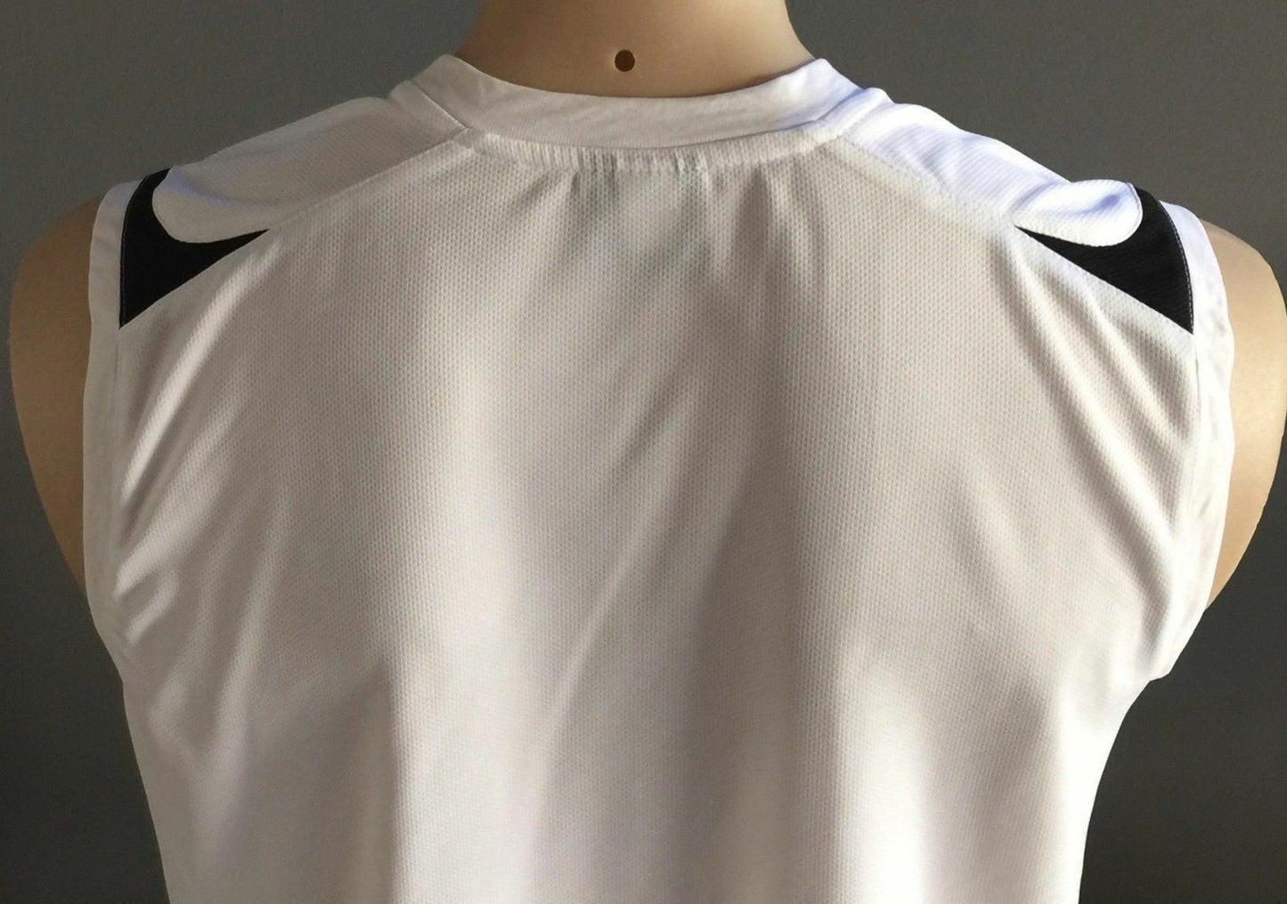 UMBRO Mens Tank Top White Sleeveless Training Running Size L Athleisure Gym Wear