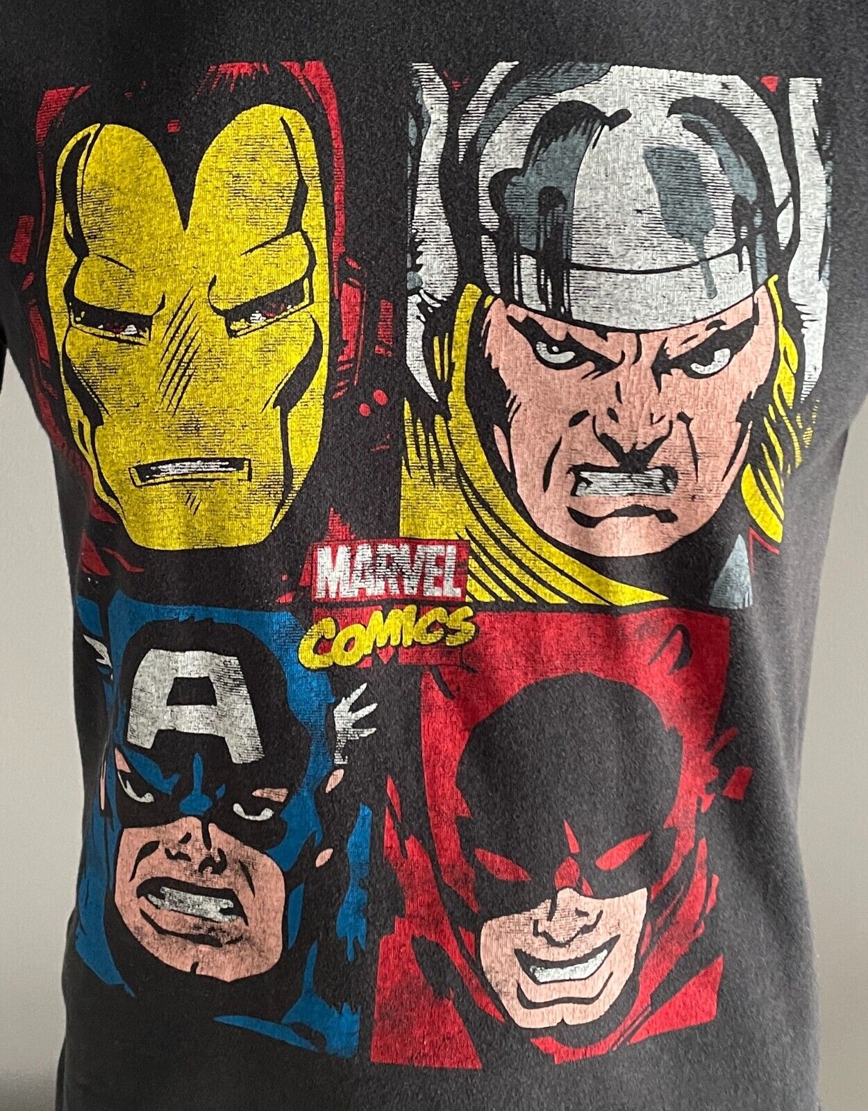 MARVEL T-Shirt Comics Black Print Top Tee Size S 102cm Chest New w Holes Unisex