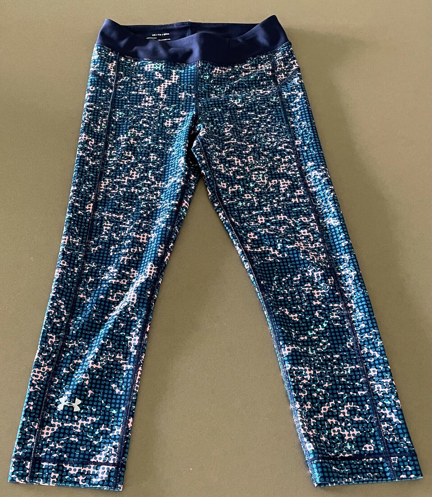 UNDER ARMOUR Leggings HeatGear Capri Green Navy Salmon Print Compression Sz XS