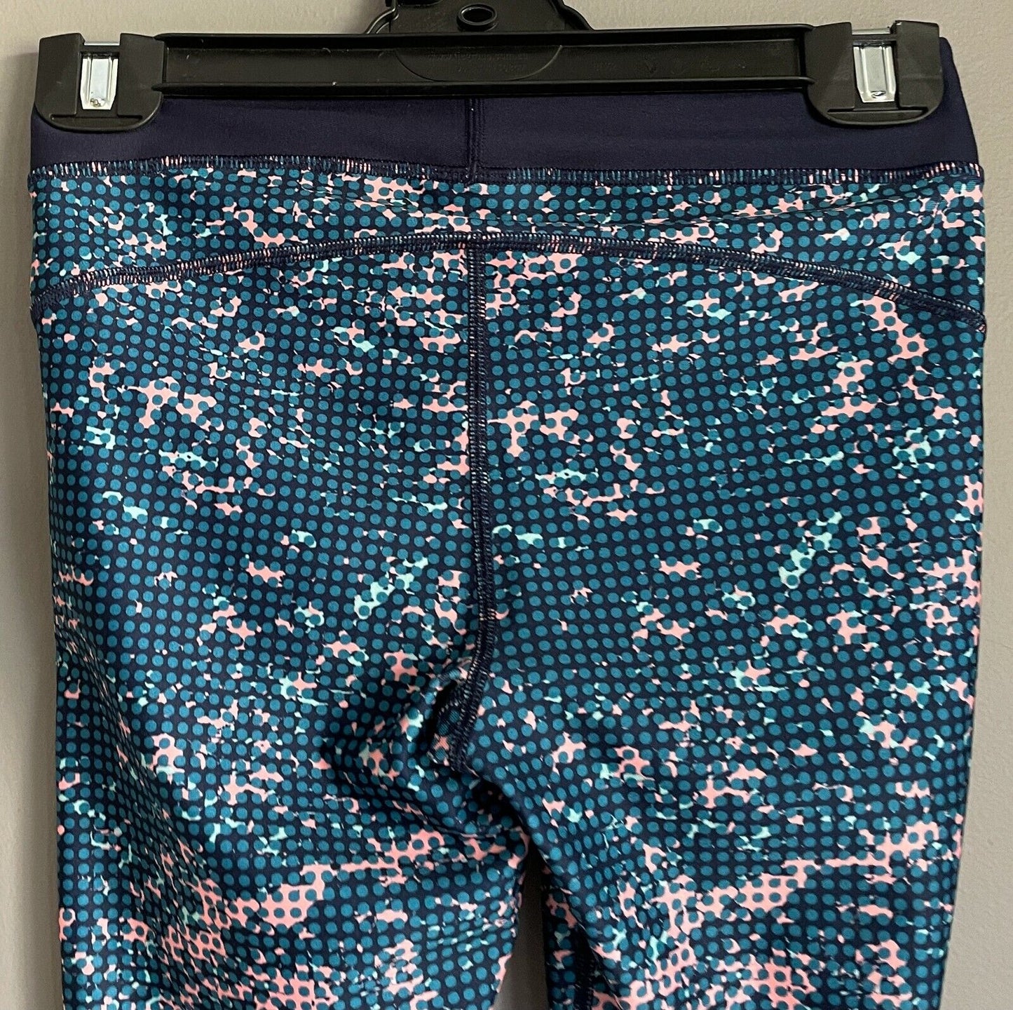 UNDER ARMOUR Leggings HeatGear Capri Green Navy Salmon Print Compression Sz XS