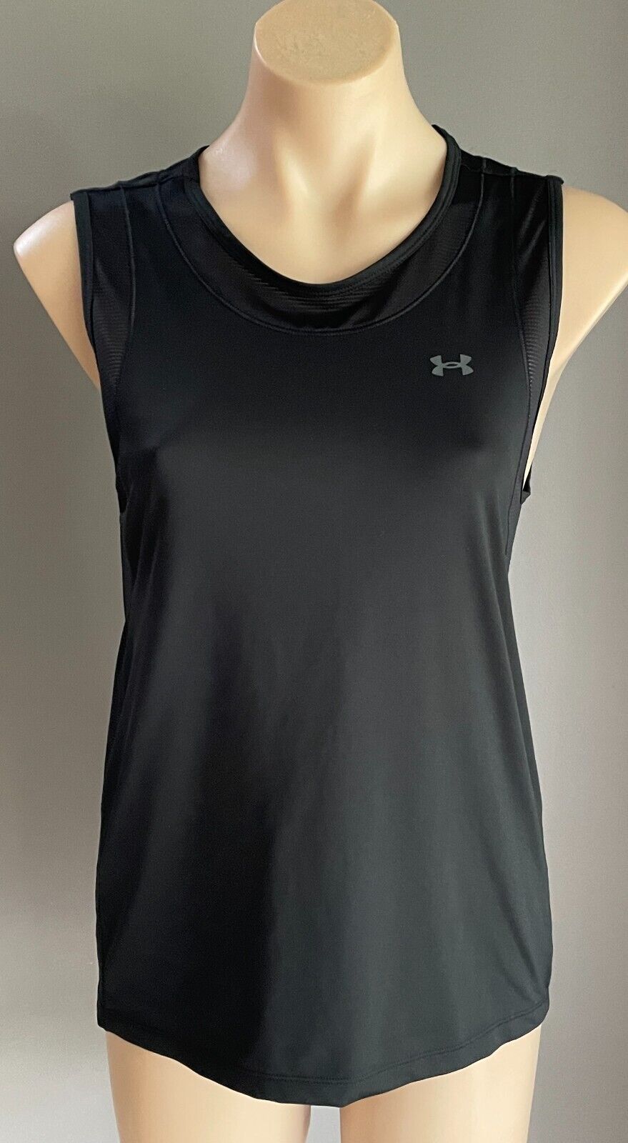 UNDER ARMOUR Tank Top Black Size 10 - 12 Running Gym Activewear Sleeveless NEW
