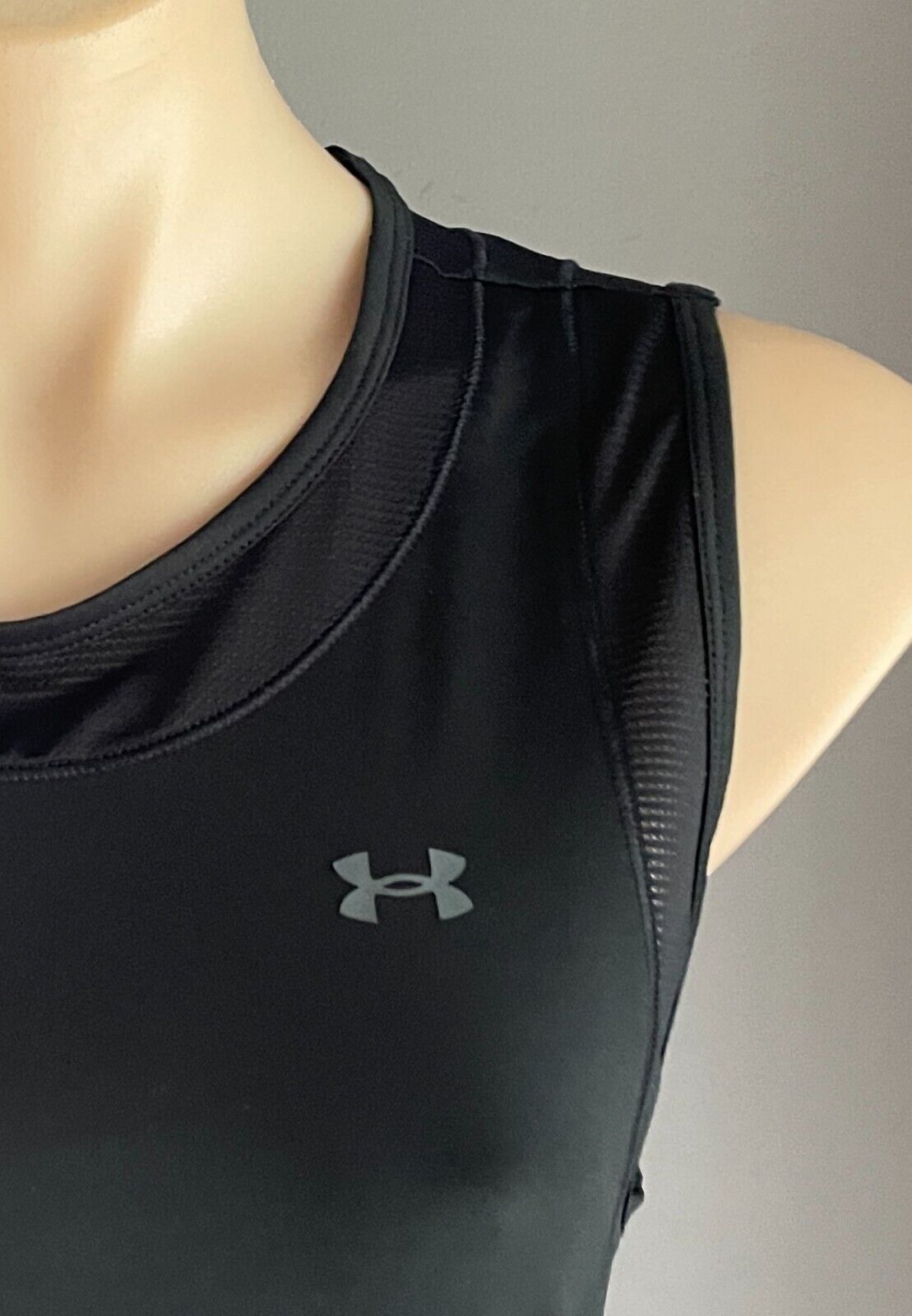 UNDER ARMOUR Tank Top Black Size 10 - 12 Running Gym Activewear Sleeveless NEW