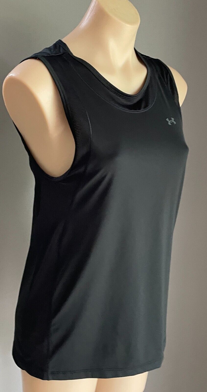 UNDER ARMOUR Tank Top Black Size 10 - 12 Running Gym Activewear Sleeveless NEW