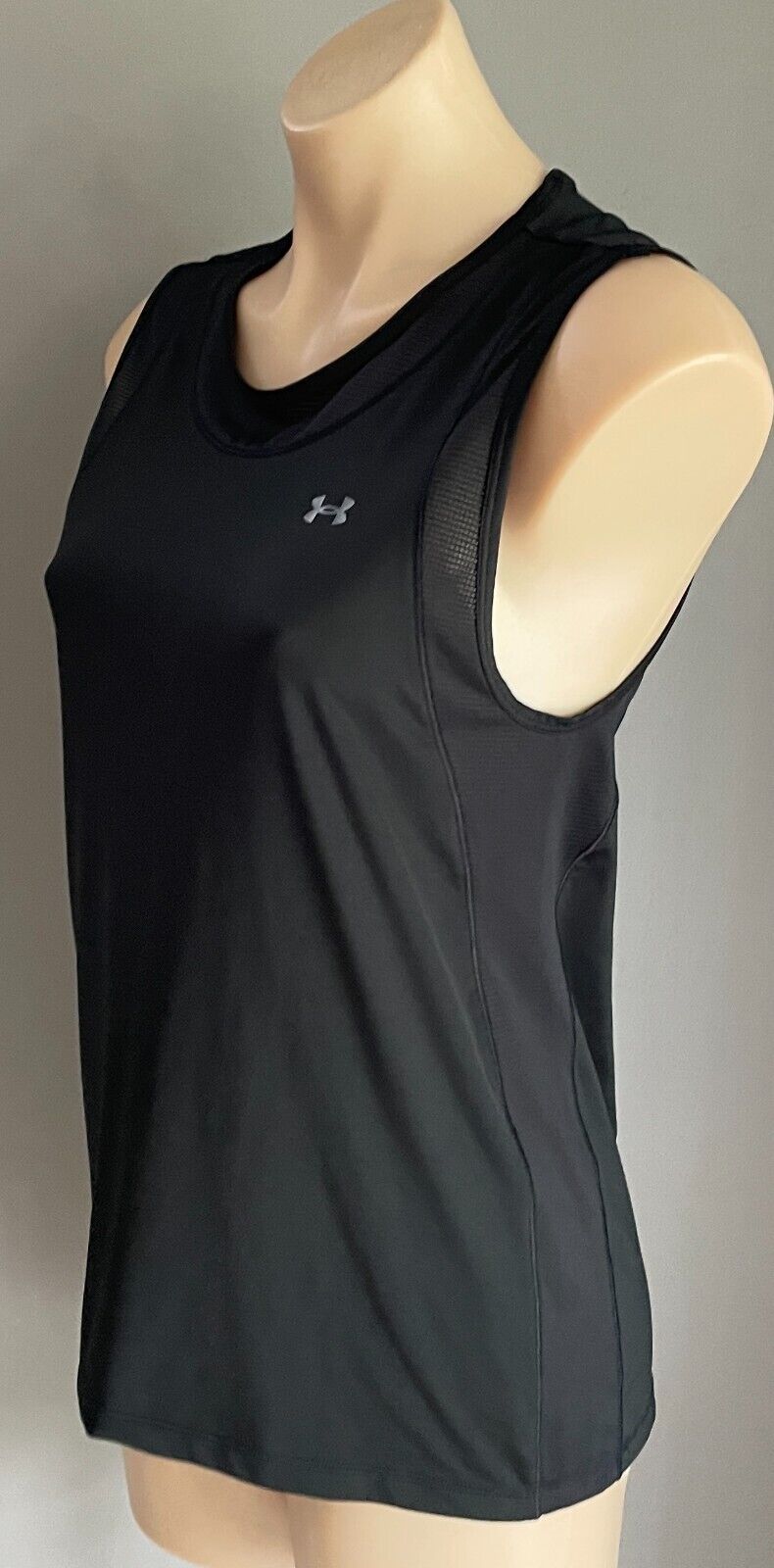 UNDER ARMOUR Tank Top Black Size 10 - 12 Running Gym Activewear Sleeveless NEW