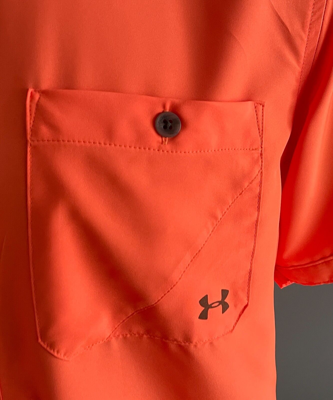 Mens UNDER ARMOUR " HeatGear " Neon Orange Short Sleeve Button Shirt Size M NEW