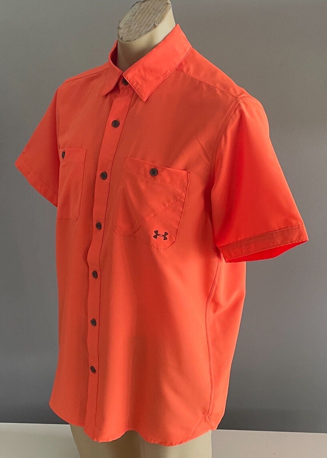 Mens UNDER ARMOUR " HeatGear " Neon Orange Short Sleeve Button Shirt Size M NEW
