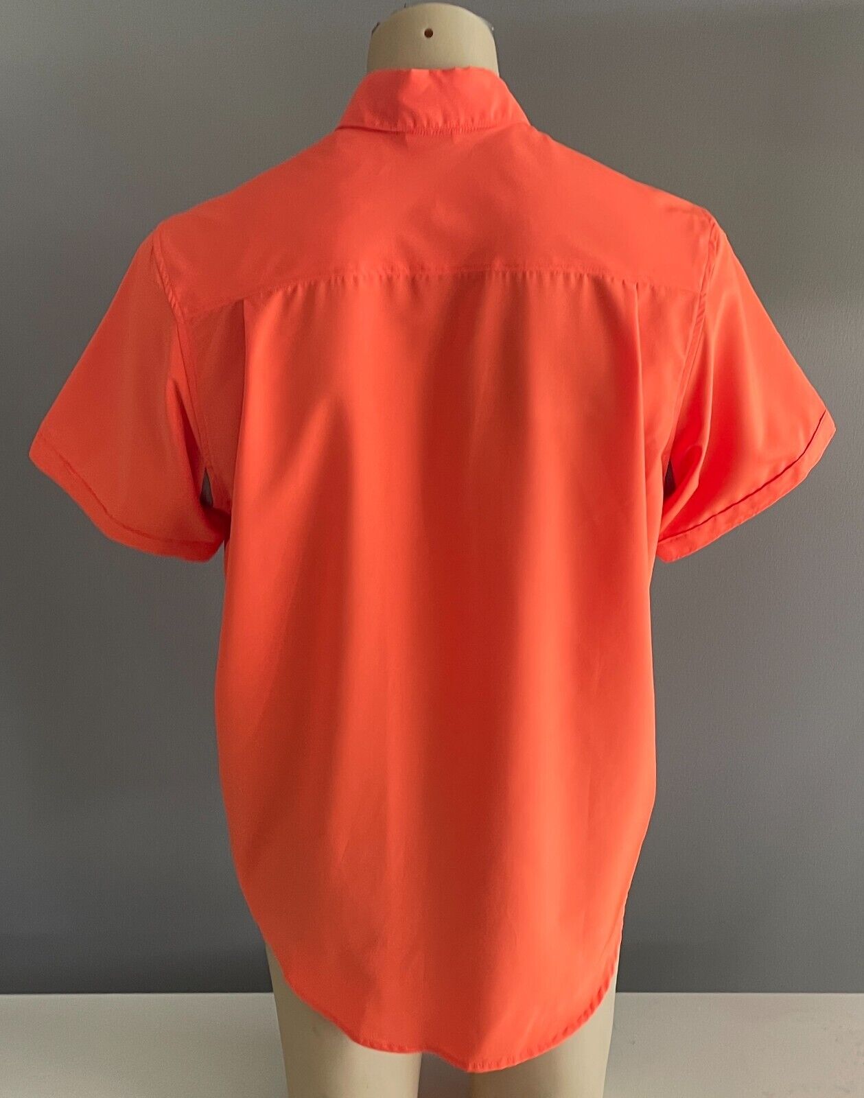 Mens UNDER ARMOUR " HeatGear " Neon Orange Short Sleeve Button Shirt Size M NEW