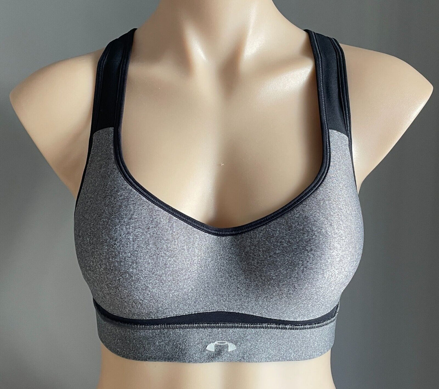 UNDER ARMOUR Sports Bra 10C Grey Black Crop Top Racer Back Medium Support 32C 10