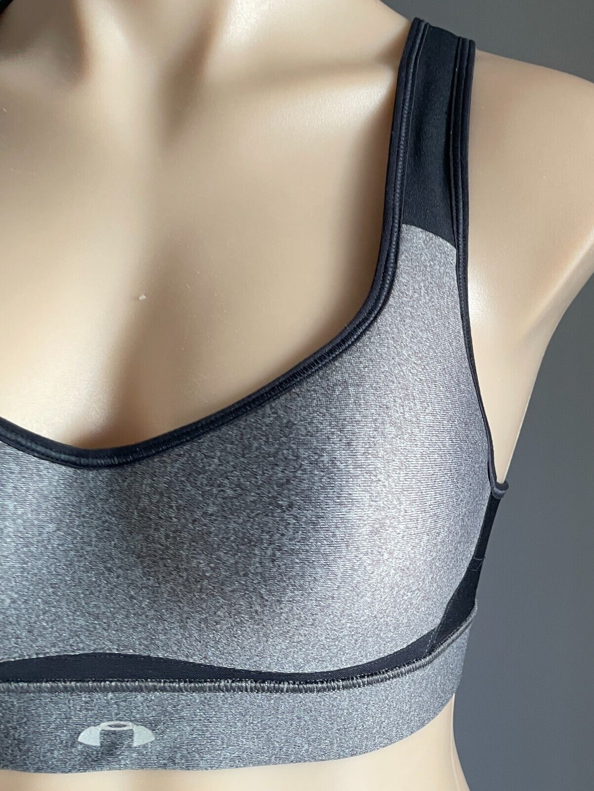 UNDER ARMOUR Sports Bra 10C Grey Black Crop Top Racer Back Medium Support 32C 10