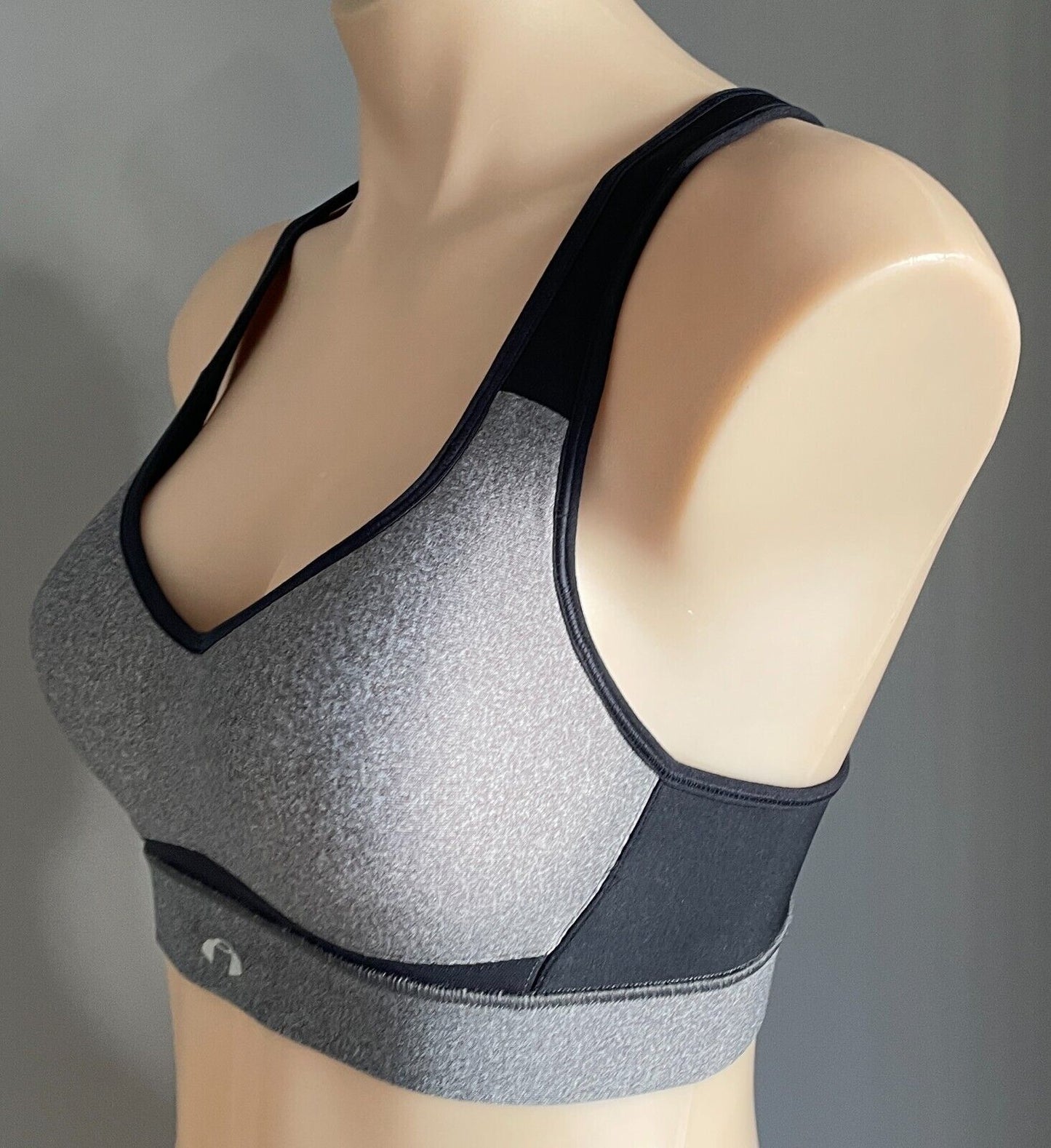 UNDER ARMOUR Sports Bra 10C Grey Black Crop Top Racer Back Medium Support 32C 10