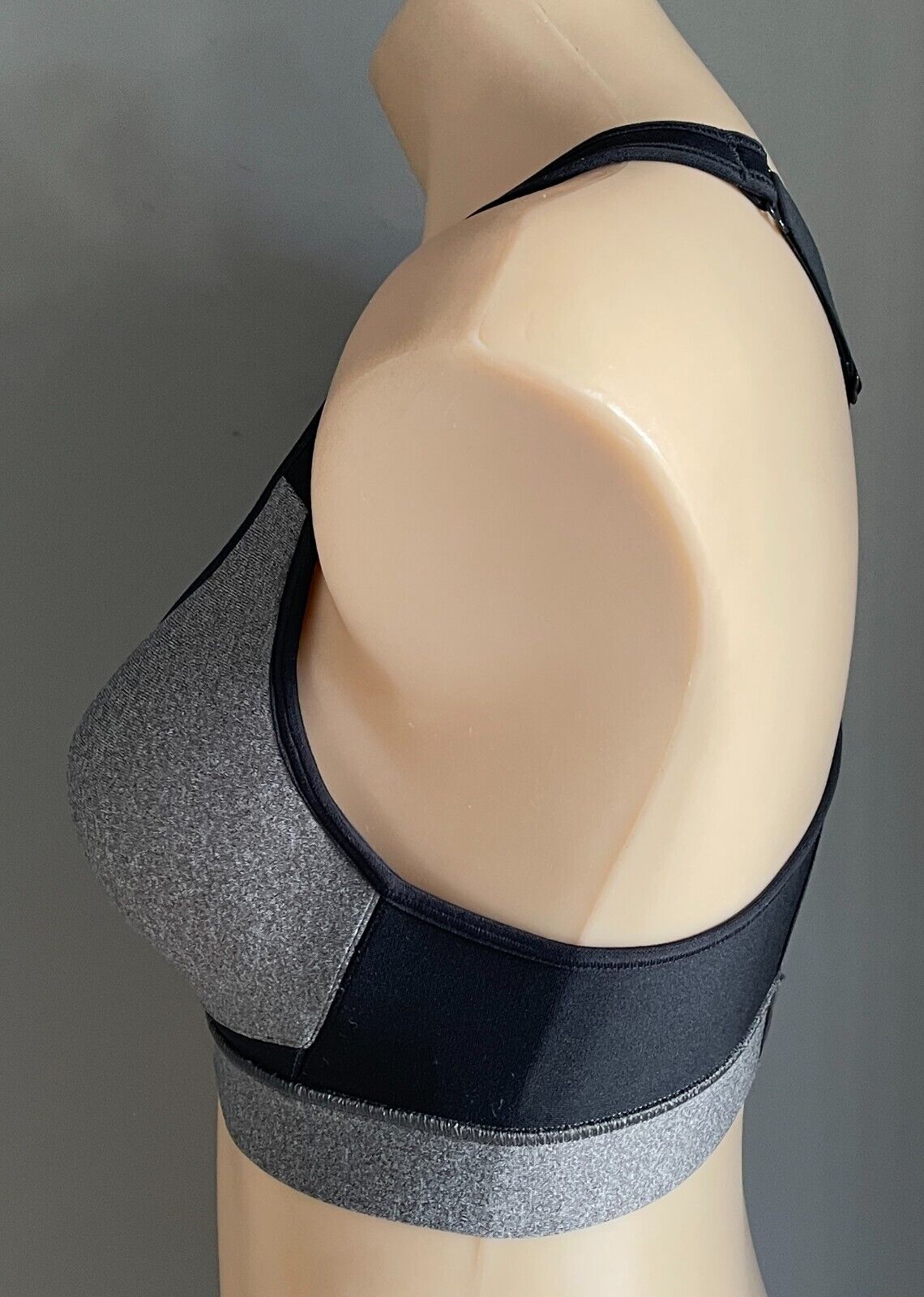 UNDER ARMOUR Sports Bra 10C Grey Black Crop Top Racer Back Medium Support 32C 10