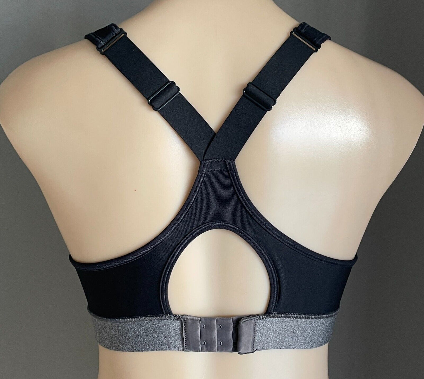 UNDER ARMOUR Sports Bra 10C Grey Black Crop Top Racer Back Medium Support 32C 10
