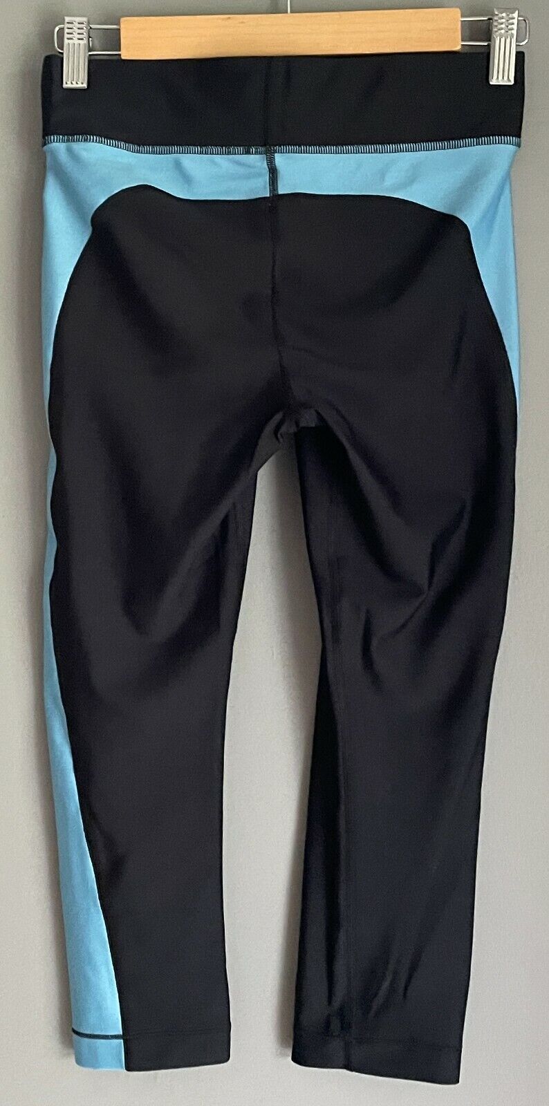UNDER ARMOUR Leggings Heatgear Capri Training Black Blue Sz S Activewear Pants