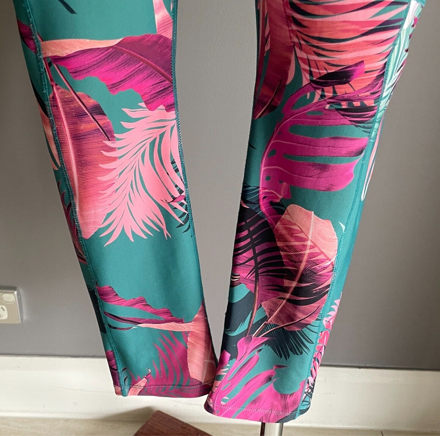 ROCKWEAR Leggings Green Pink Coral Tropical Print 7/8 Length Activewear Size 14