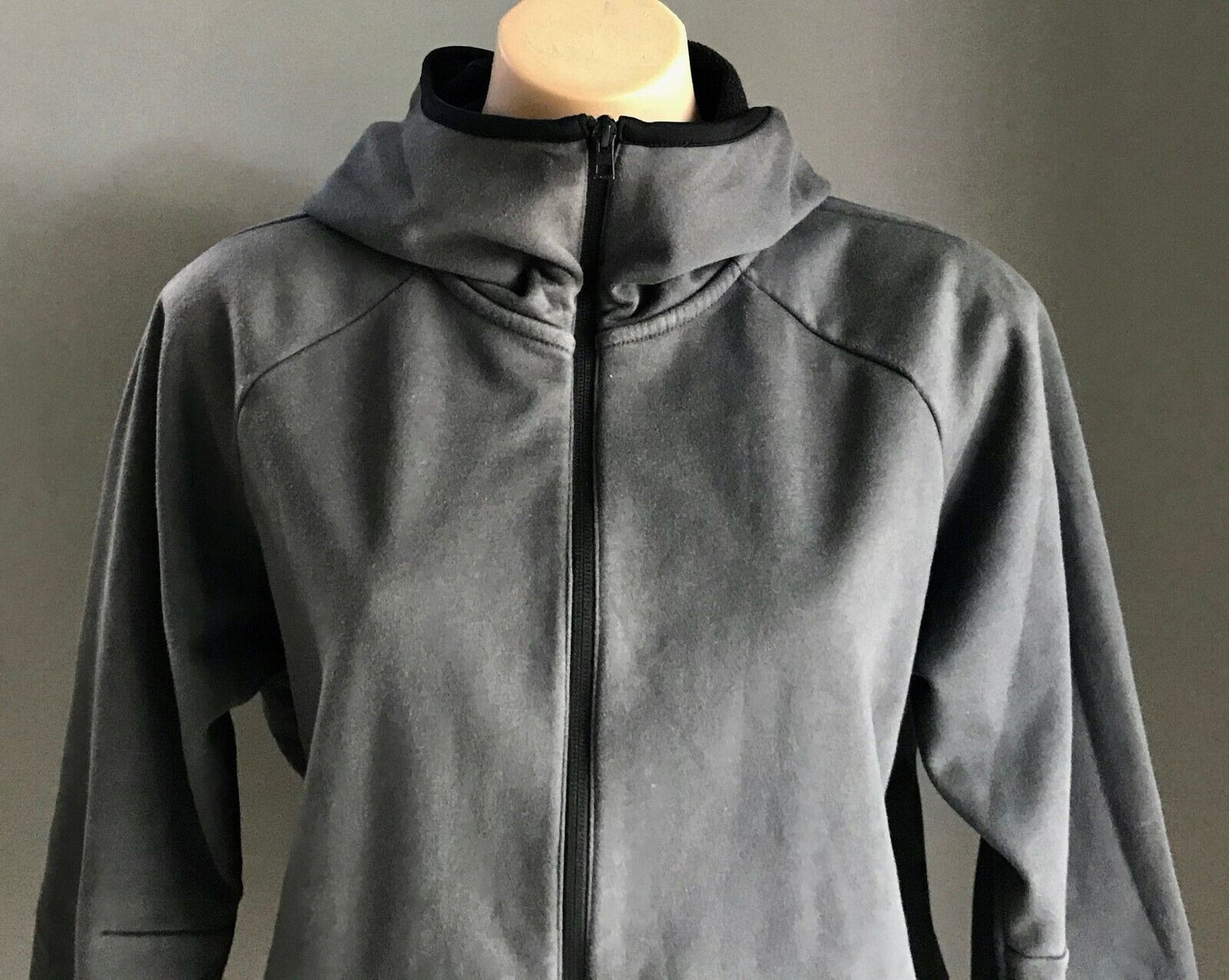 UNIQLO Hooded Jacket Hoodie Grey Soft Shell Zip Front Sz M 10 Casual Sports Walk