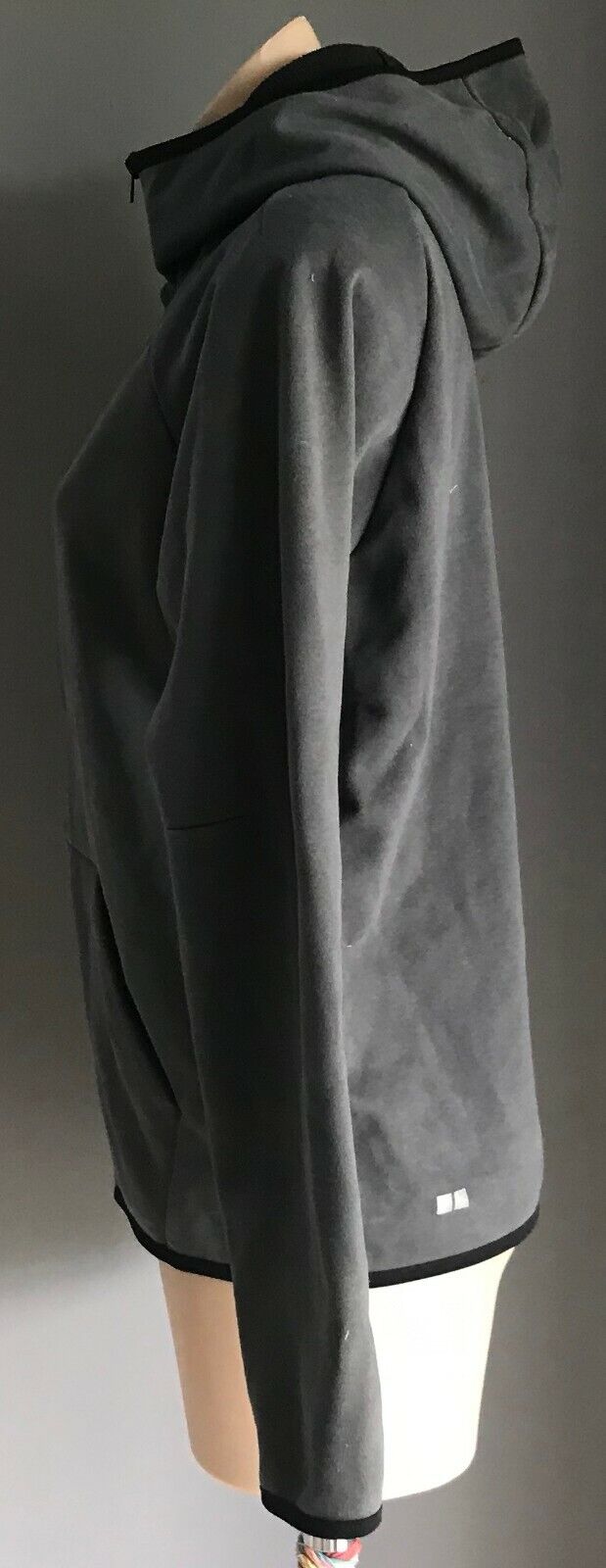 UNIQLO Hooded Jacket Hoodie Grey Soft Shell Zip Front Sz M 10 Casual Sports Walk