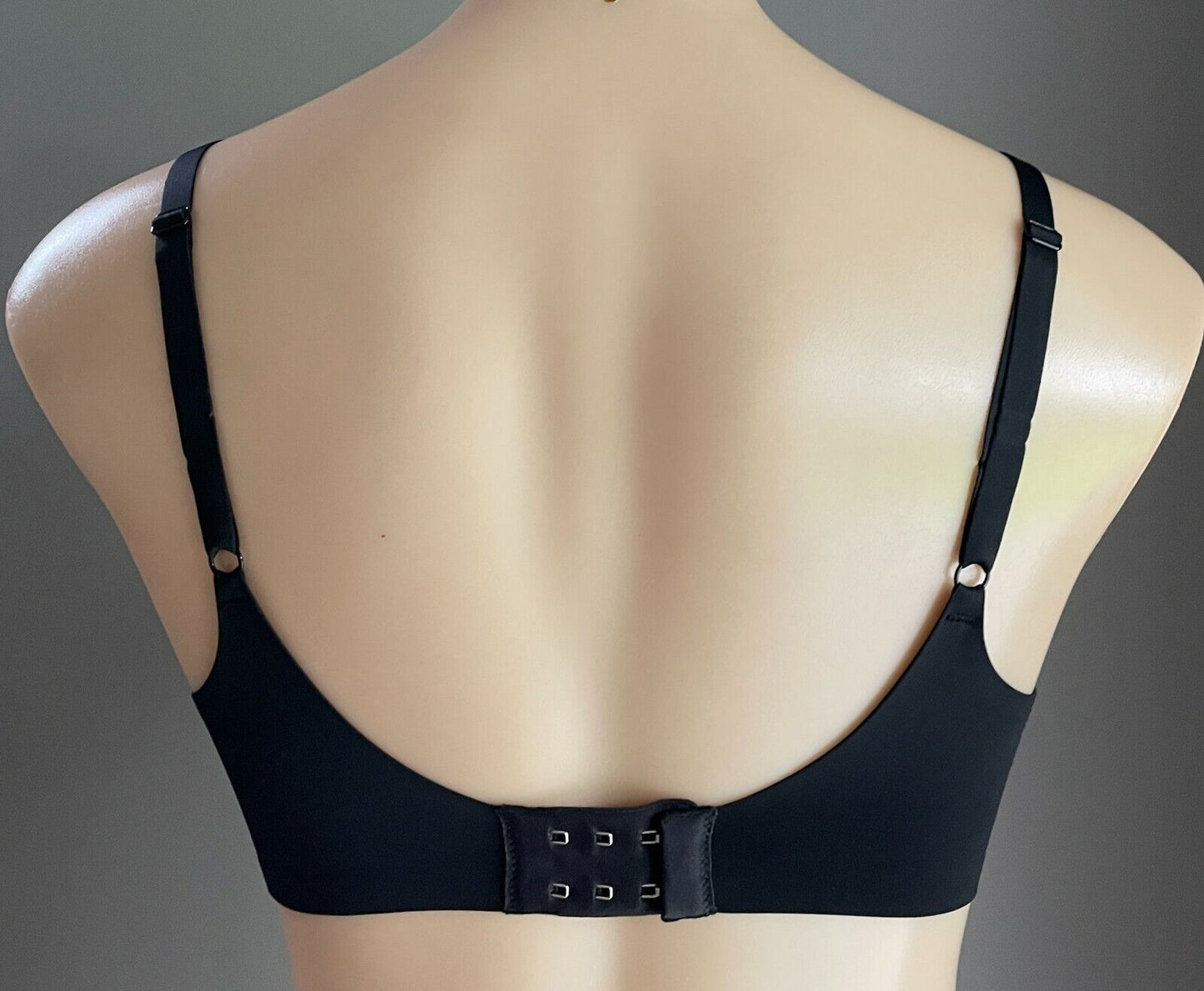 UNIQLO "Beauty Light" Bra Wireless Black Adjustable Straps Ladies Size 8 10 C DD