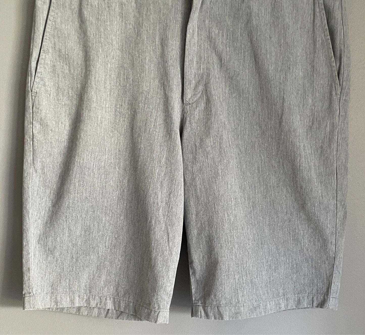 UNIQLO Cotton Shorts Light Grey Mens Size M 84cm Waist Smart Casual 30 32 in