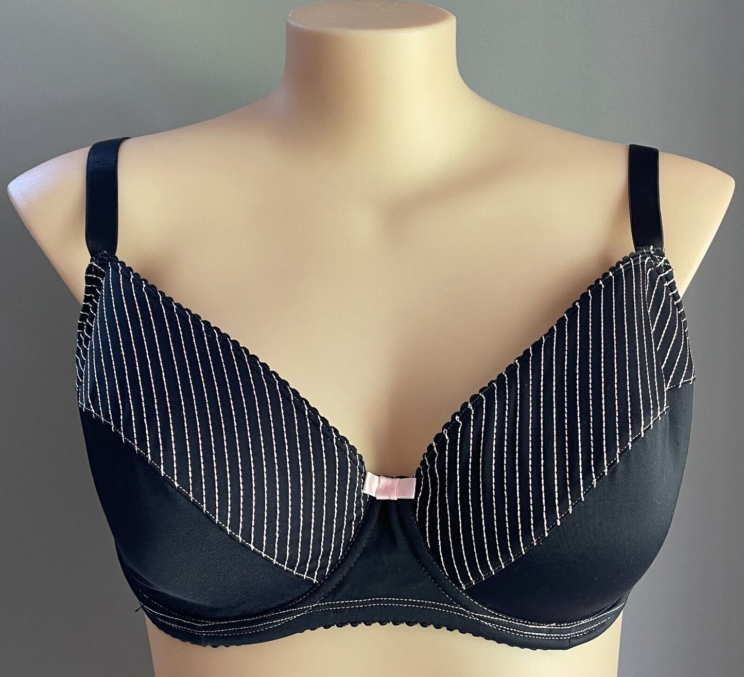 TODAY'S WOMAN Underwire Bra 18DD Black Pink Stitching Adjustable Size 18 DD