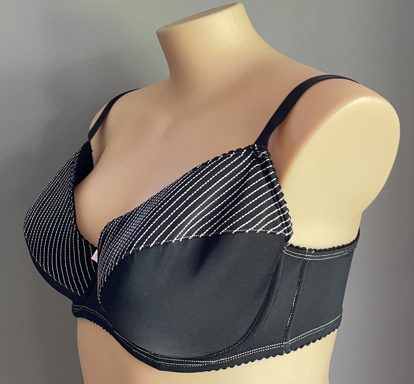 TODAY'S WOMAN Underwire Bra 18DD Black Pink Stitching Adjustable Size 18 DD