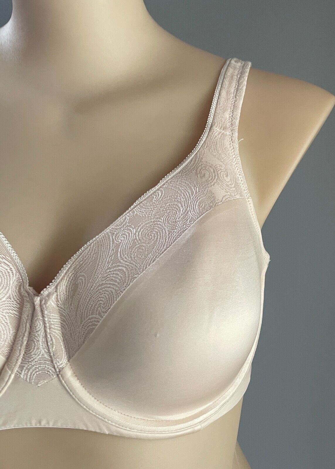 PLAYTEX Bra 20C Beige Secrets Undercover Slimming Adjustable Underwire 4S83 20 C