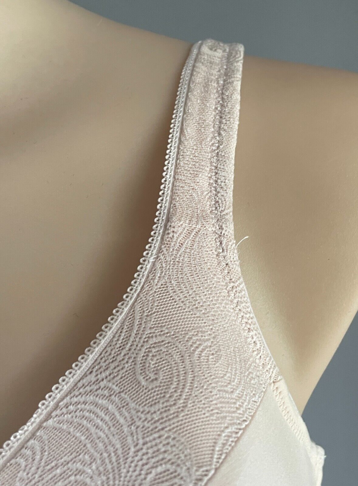 PLAYTEX Bra 20C Beige Secrets Undercover Slimming Adjustable Underwire 4S83 20 C
